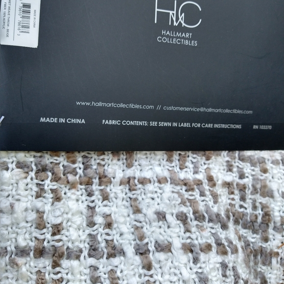 Hallmart Collectibles50" x 60" Basketweave Throw - Picture 2 of 5